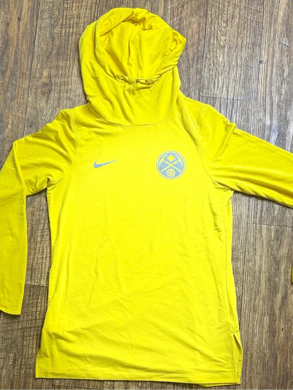 Nike Denver Nuggets Dri-FIT Long Sleeve Shirt Yellow Men's XL NBA Team Logo